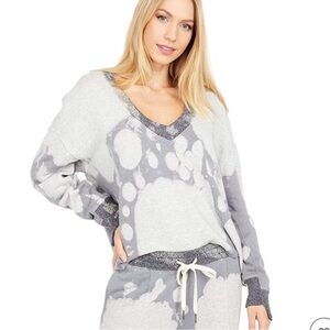 n:PHILANTHROPY Aries Women's Distressed Tie-Dye Print V-Neck Sweatshirt  MEDIUM